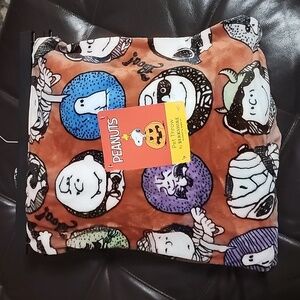 Brand new Berkshire Peanuts Snoopy Halloween Blanket